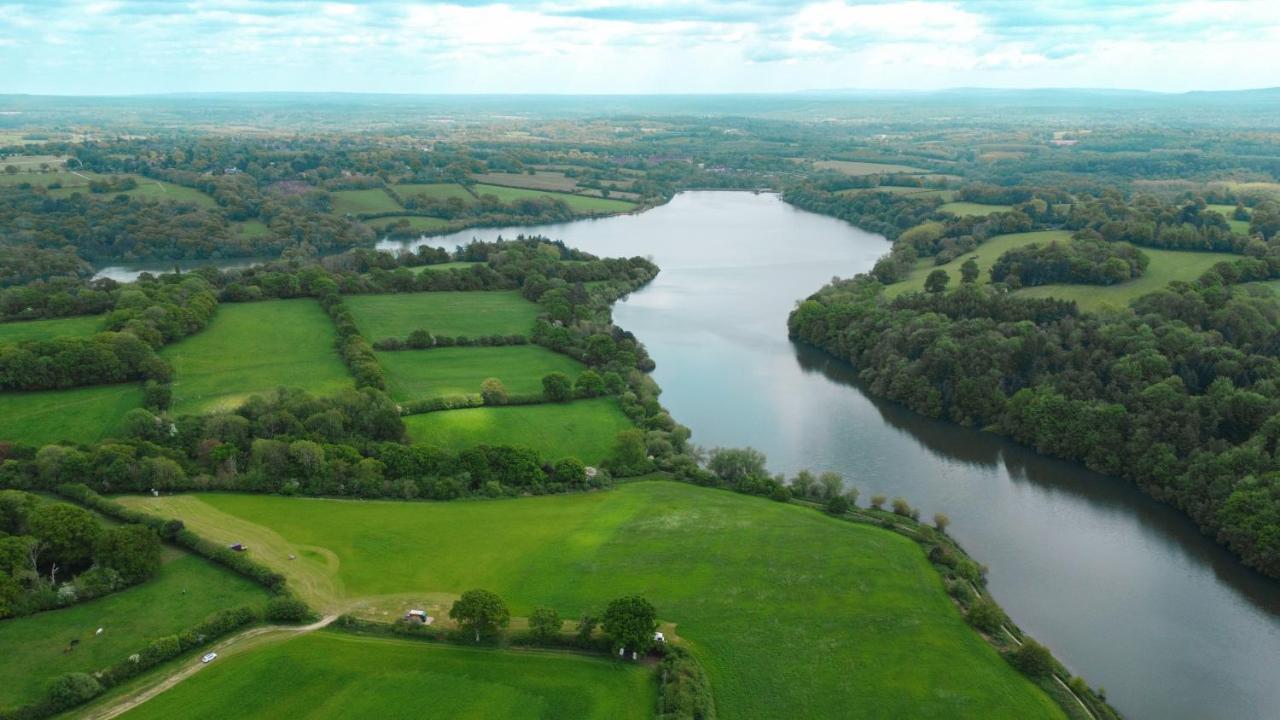 Quirky Vintage Horsebox Conversion With Stunning Views Of Ardingly Reservoir Balcombe ภายนอก รูปภาพ